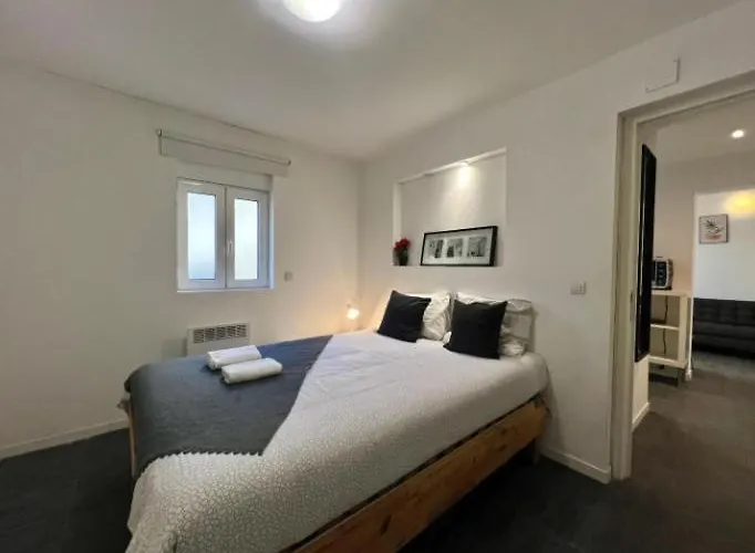 Confort Et Nature - Stationnement アパート フォンテーヌブロー